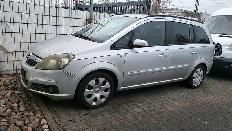 Silber Gebraucht 2005 Opel Zafira Van / Kleinbus | 699 € (Superpreis) - Bild 1/4