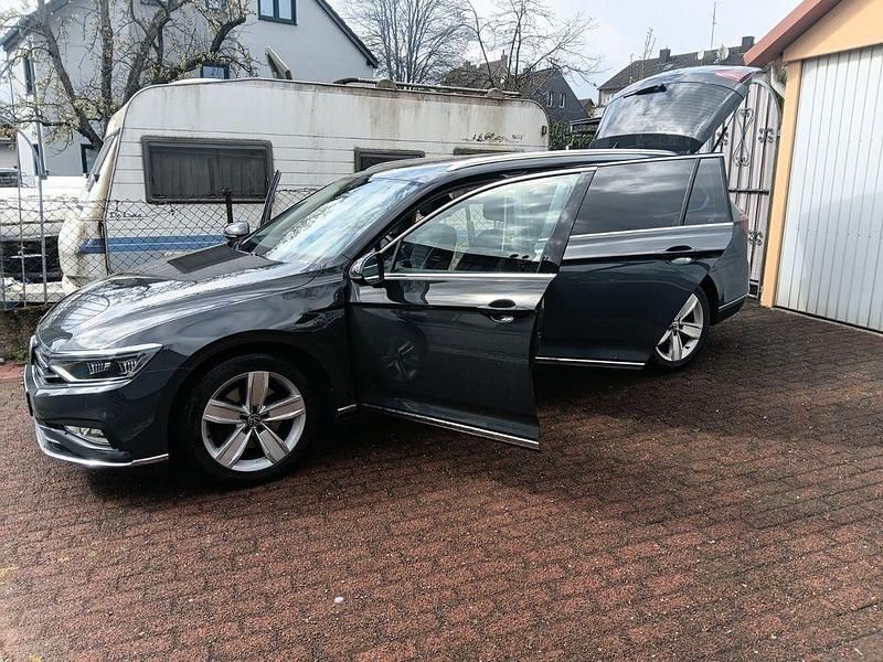 Gebraucht VW Passat 150 PS (110 kW) 2021 Grau Kombi