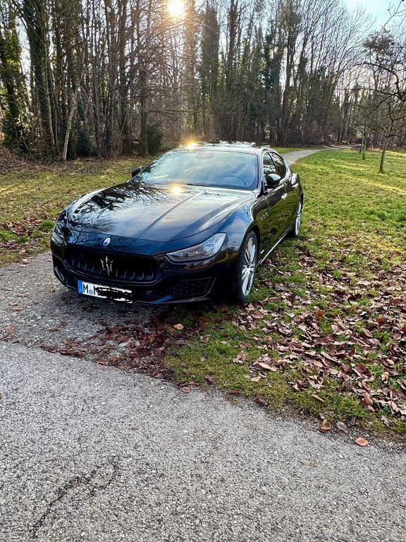 Schwarz Gebraucht 2019 Maserati Ghibli GranLusso Limousine | 29.900 € - Bild 1/4
