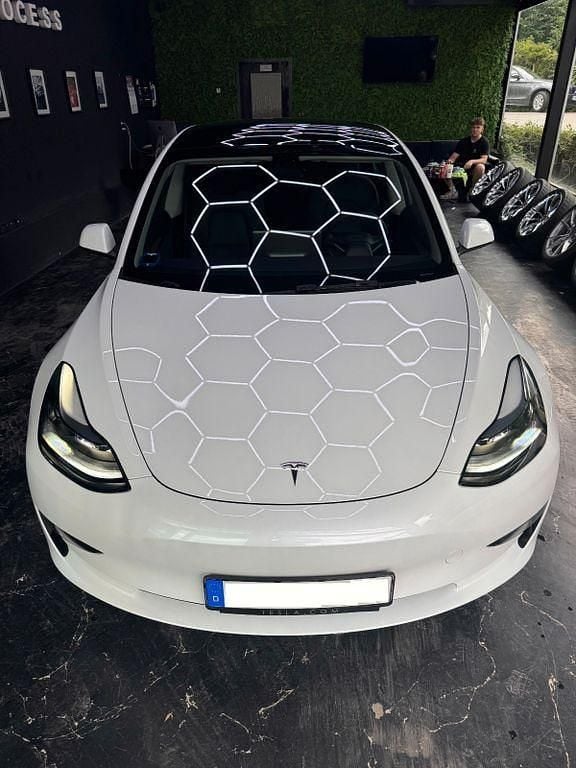 Weiß Gebraucht 2023 Tesla Model 3 Long Range Limousine | 29.850 € (Fairer Preis) - Bild 1/4