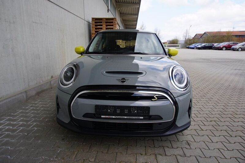 Gebraucht Mini Cooper SE 135 kW (184 PS) 2021 Moonwalk grey (metallic) Kleinwagen