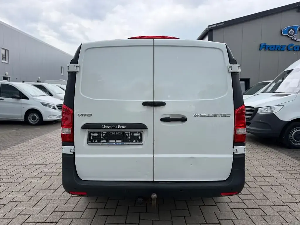 Używany Mercedes Vito 114 KM (83 kW) 2016 Biały Van