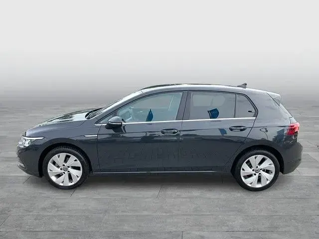 Gebraucht VW Golf VIII Style 131 PS (96 kW) 2024 Grau Limousine