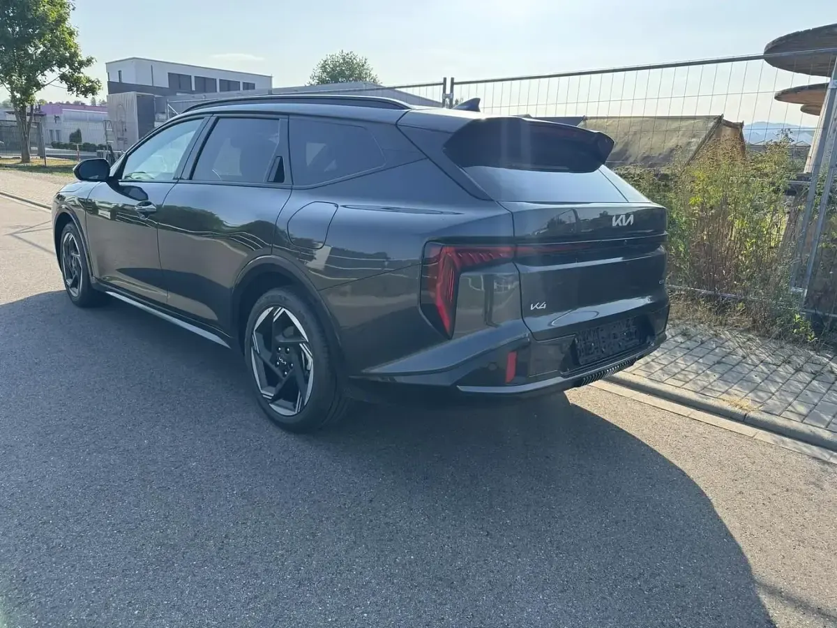 Neu Kia K4 179 PS (131 kW) 2026 Interstellar grau metallic Kombi
