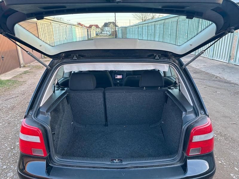 Gebraucht VW Golf IV 75 PS (55 kW) 2003 Schwarz Kleinwagen