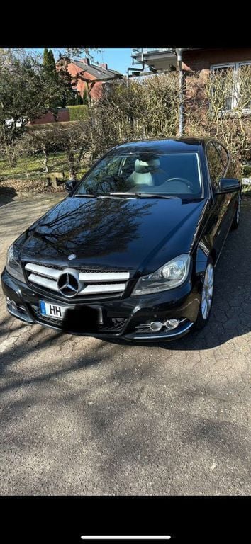 Schwarz Gebraucht 2012 Mercedes C250 Coupé | 12.500 € (Guter Preis) - Bild 1/4