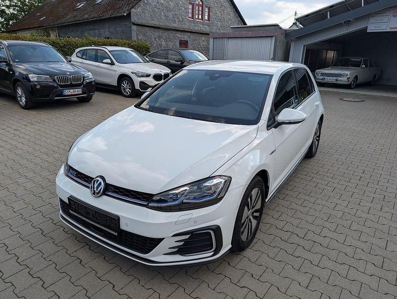 Pure white Gebraucht 2020 VW Golf VII GTE Limousine | 19.900 € (Superpreis) - Bild 1/4