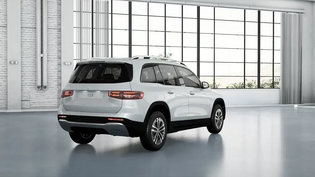 Gebraucht Mercedes GLB180 116 PS (85 kW) 2024 Silber SUV