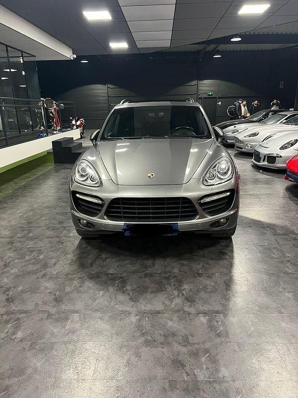 Grau Gebraucht 2011 Porsche Cayenne Turbo SUV | 24.999 € (Etwas zu teuer) - Bild 1/4