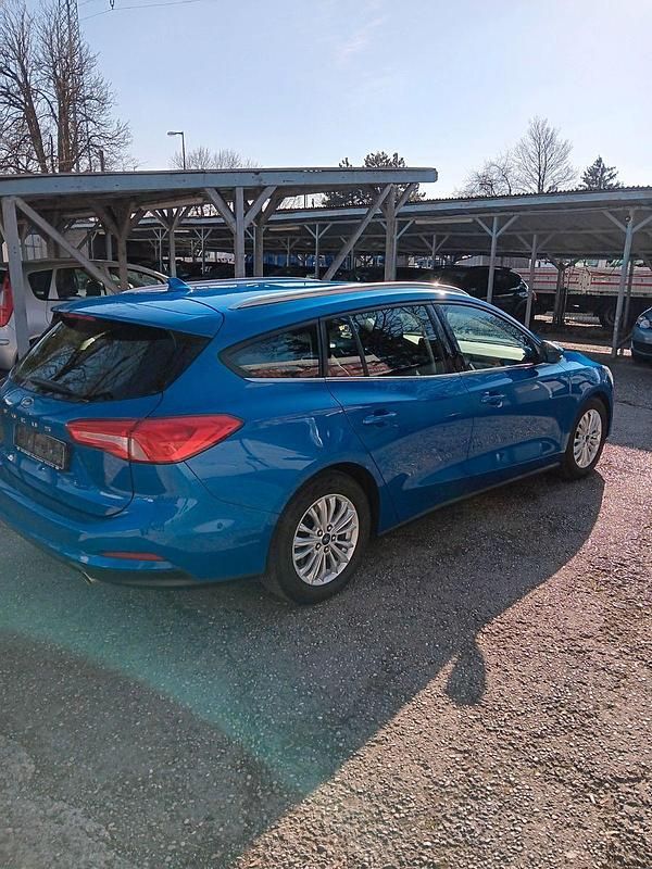Gebraucht Ford Focus Titanium 120 PS (88 kW) 2019 Blau Kombi