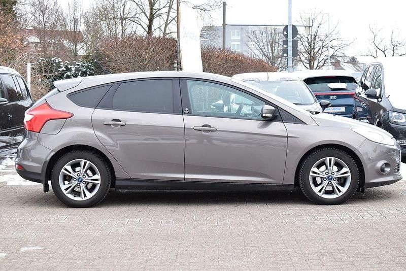 Gebraucht Ford Focus Trend 101 PS (74 kW) 2013 Braun Limousine