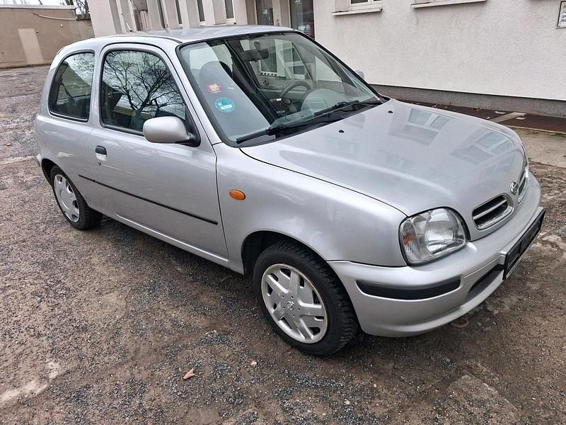 Gebraucht Nissan Micra 55 PS (40 kW) 2000 Silber Kleinwagen