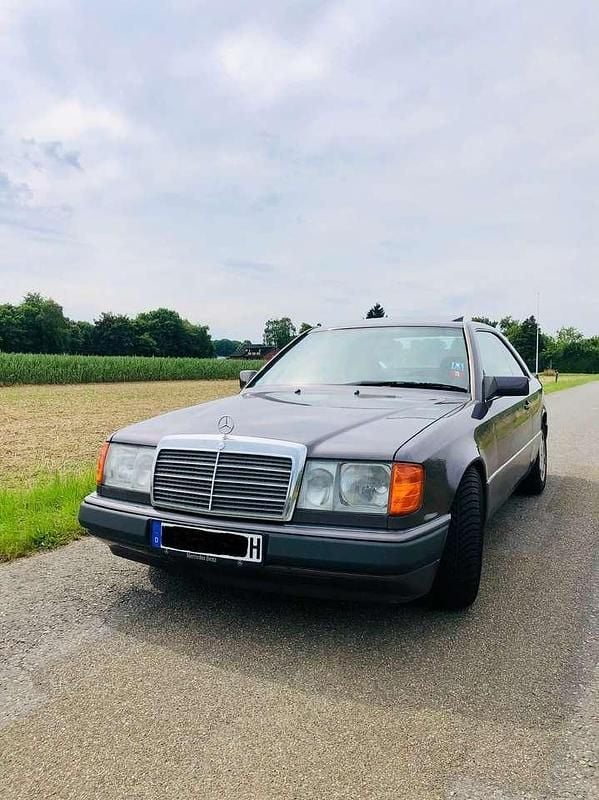 Braun Gebraucht 1992 Mercedes 230 Coupé | 7.950 € - Bild 1/4