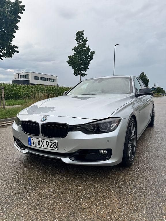 Silber Gebraucht 2012 BMW 328 Sport Line Limousine | 12.900 € (Guter Preis) - Bild 1/4