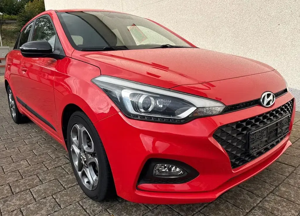Gebraucht Hyundai i20 Advantage 101 PS (74 kW) 2020 Rot Kleinwagen