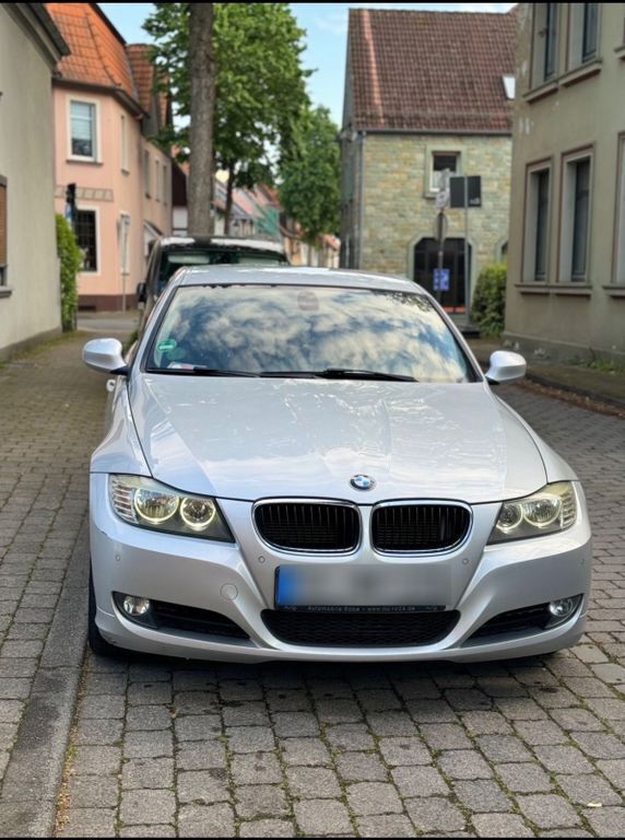 Silber Gebraucht 2010 BMW 320 Exclusive Limousine | 5.000 € (Guter Preis) - Bild 1/4