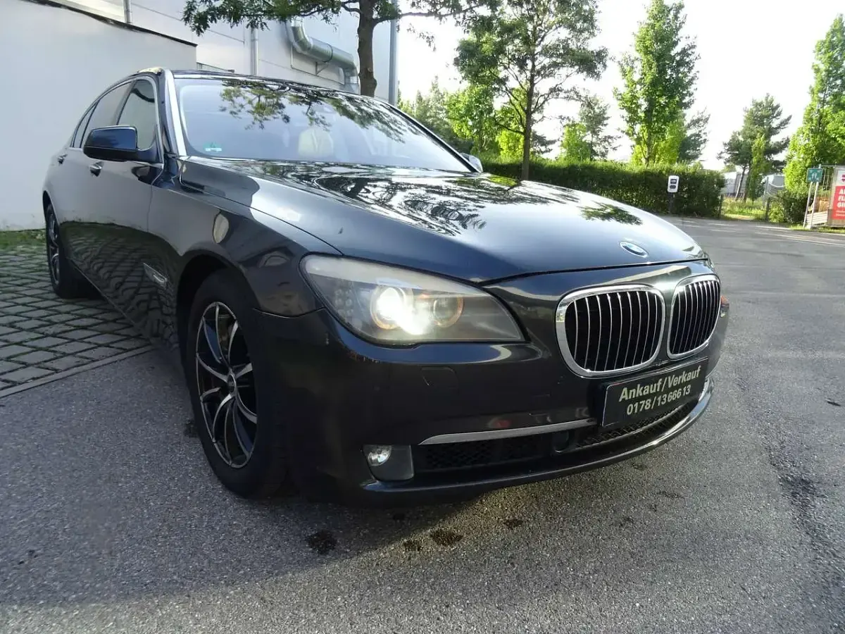 Gebraucht BMW 750 408 PS (300 kW) 2010 Sophistograu brillanteffekt Limousine