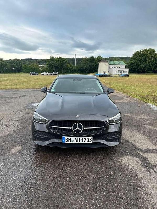 Grau Gebraucht 2022 Mercedes C180 Limousine | 27.900 € (Fairer Preis) - Bild 1/4