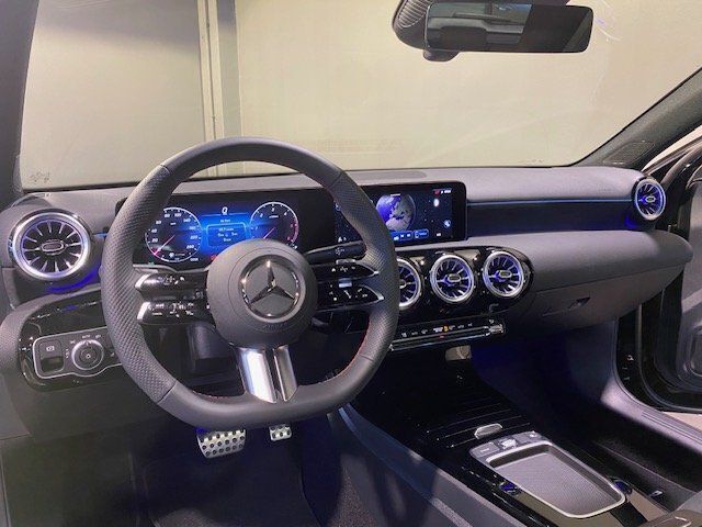 Gebraucht Mercedes A200 AMG 150 PS (110 kW) 2024 Othercolor Kleinwagen
