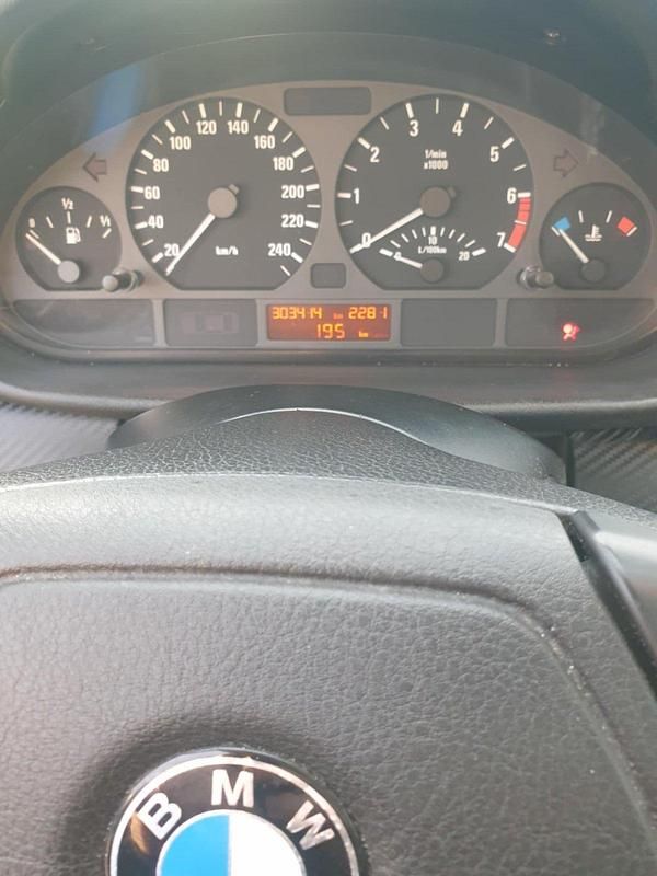 Gebraucht BMW 318 143 PS (105 kW) 2001 Limousine
