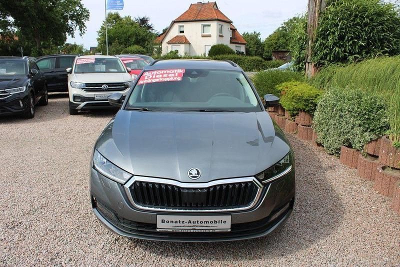 Gebraucht Skoda Octavia Clever 150 PS (110 kW) 2022 Grau Kombi