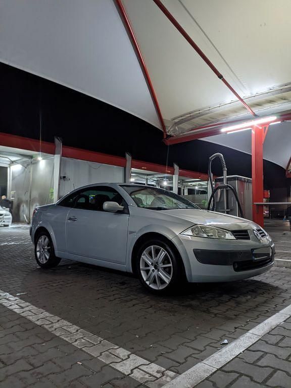 Silber Gebraucht 2004 Renault Mégane Cabriolet Dynamique Cabrio | 2.700 € (Teuer) - Bild 1/4