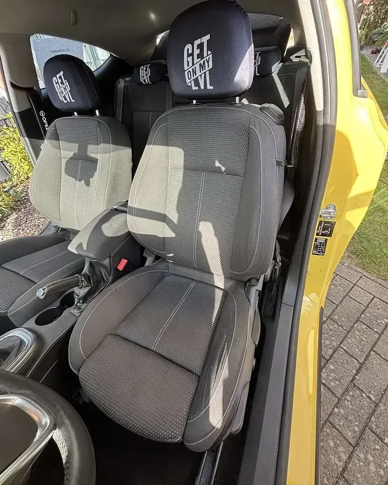 Gebraucht Opel Astra Edition 179 PS (131 kW) 2012 Gelb Coupé