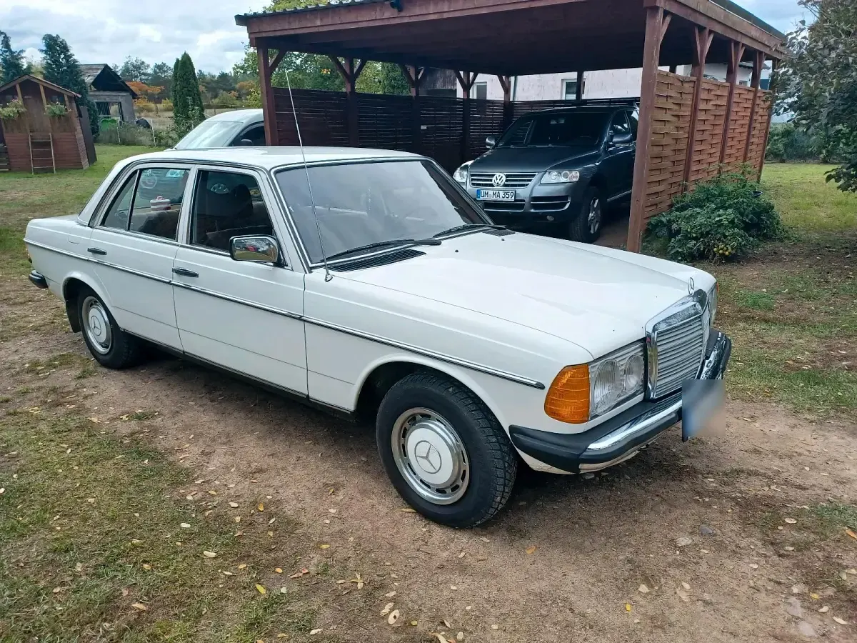 Gebraucht Mercedes 300 88 PS (64 kW) 1979 Weiß Limousine
