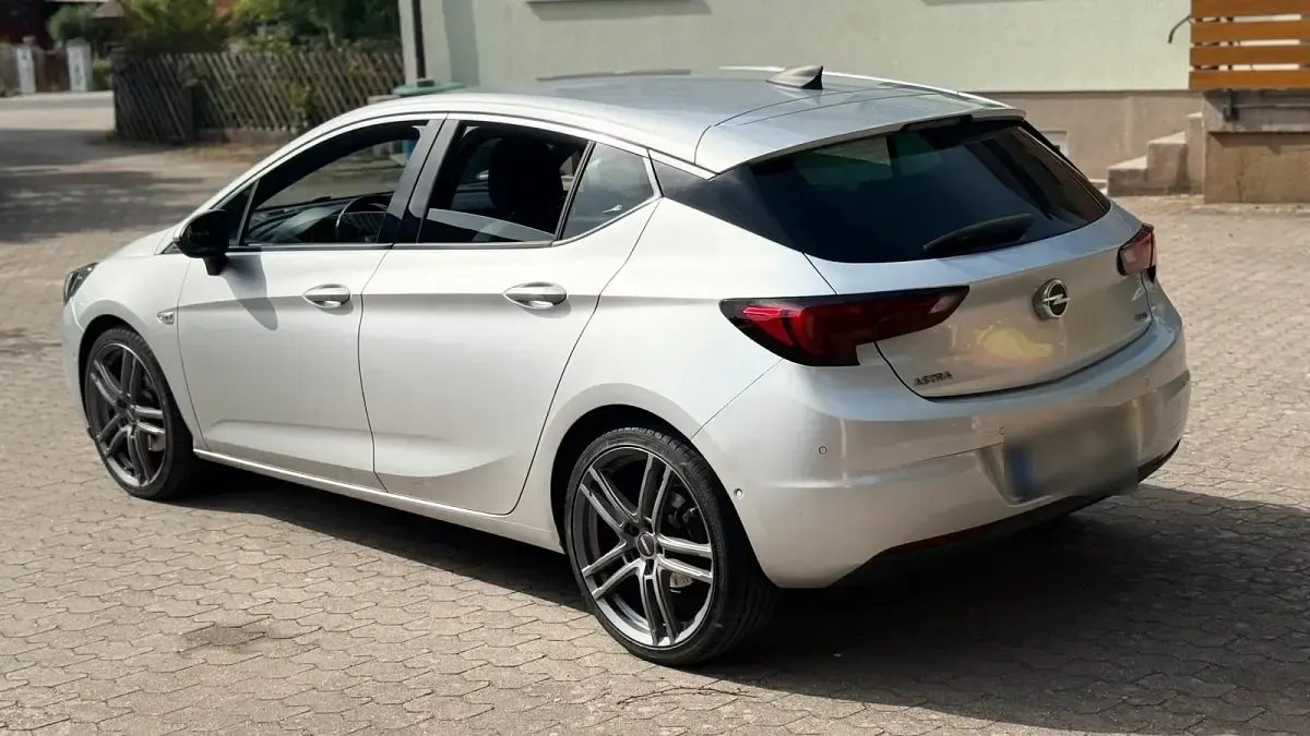 Gebraucht Opel Astra 136 PS (100 kW) 2015 Silber Kleinwagen