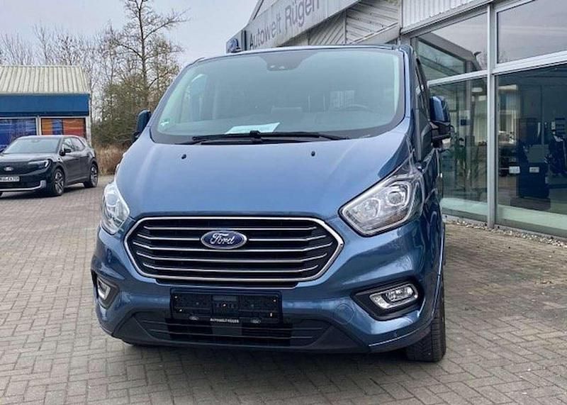 Gebraucht Ford Tourneo Titanium 131 PS (96 kW) 2022 Chroma blau metallic Van / Kleinbus