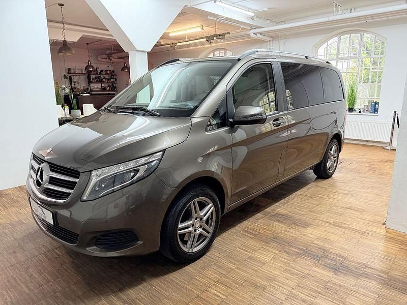 Grau Gebraucht 2017 Mercedes V250 Edition Van / Kleinbus | 32.900 € (Superpreis) - Bild 1/4