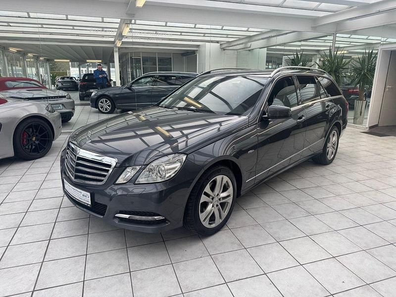Gebraucht Mercedes E200 136 PS (100 kW) 2011 Grau Kombi