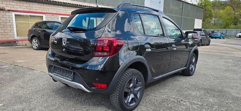 Gebraucht Dacia Sandero Prestige 90 PS (66 kW) 2017 Schwarz Limousine