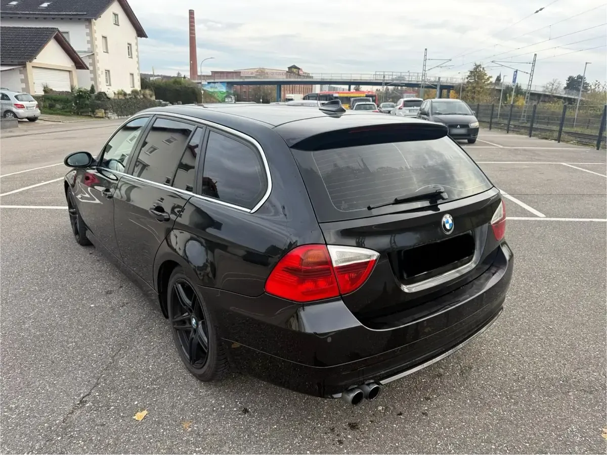 Second-hand BMW 330 231 CP (169 kW) 2005 Negru Break