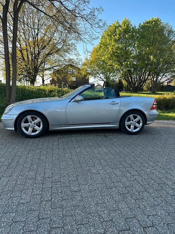 Gebraucht Mercedes SLK200 163 PS (119 kW) 2000 Silber Cabrio