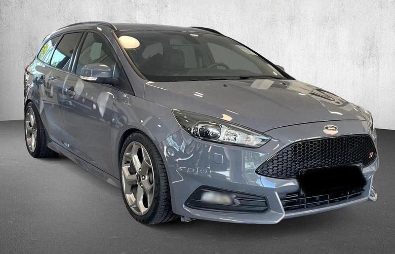 Używany Ford Focus ST 250 KM (183 kW) 2018 Szary Kombi