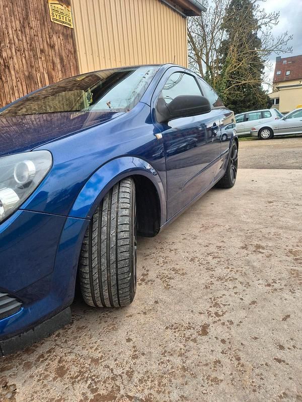 Second-hand Opel Astra 150 CP (110 kW) 2006 Albastru Coupe