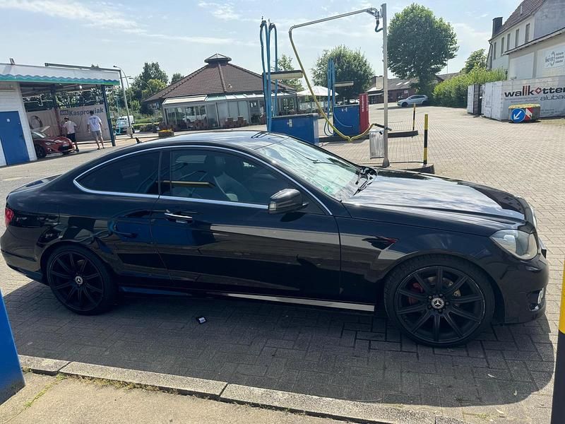 Gebraucht Mercedes C220 170 PS (125 kW) 2012 Schwarz Coupé