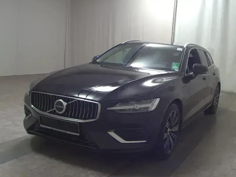 Używany Volvo V60 398 KM (292 kW) 2022 Czarny Kombi