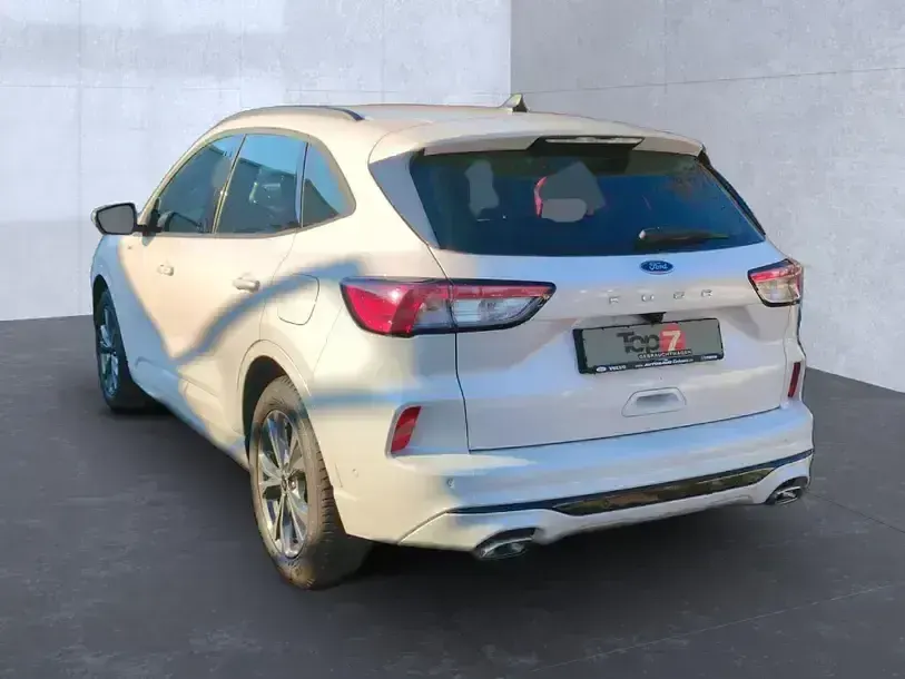 Usado Ford Kuga ST-Line 150 HP (110 kW) 2023 Branco SUV