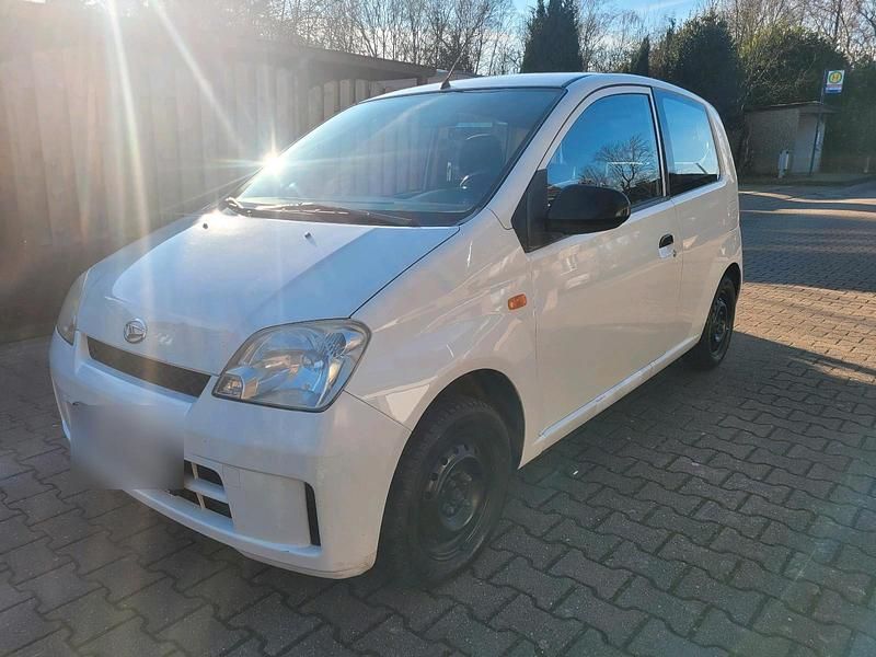 Weiß Gebraucht 2004 Daihatsu Cuore Kleinwagen | 749 € (Etwas zu teuer) - Bild 1/4