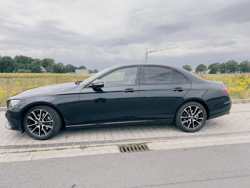 Grün Gebraucht 2017 Mercedes 220 Limousine | 25.500 € (Teuer) - Bild 1/4