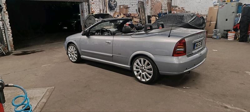 Gebraucht Opel Astra Cabriolet 125 PS (91 kW) 2001 Silber Cabrio