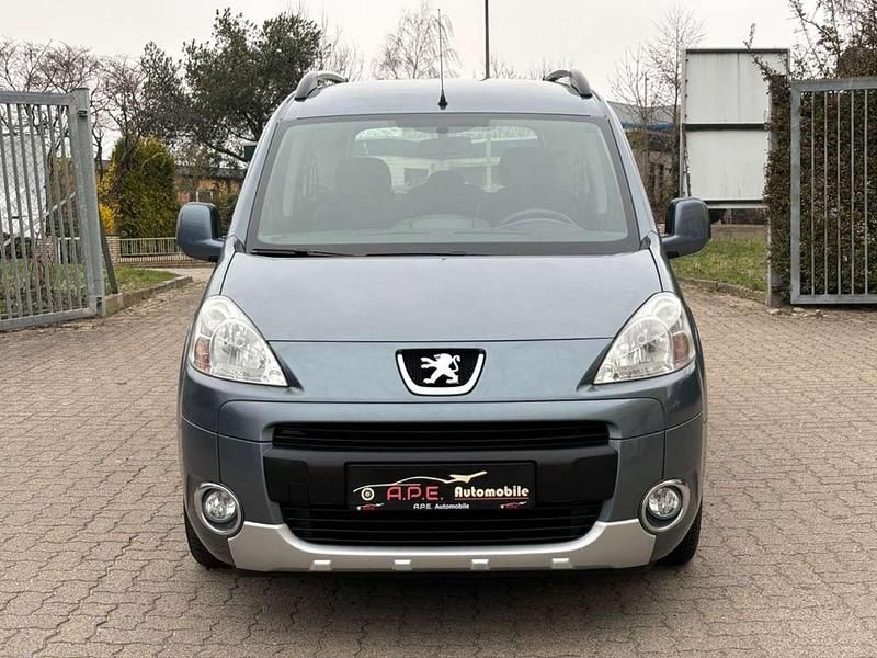 Gebraucht Peugeot Partner 92 PS (67 kW) 2012 Lackierung eisengrau/metallic Van / Kleinbus
