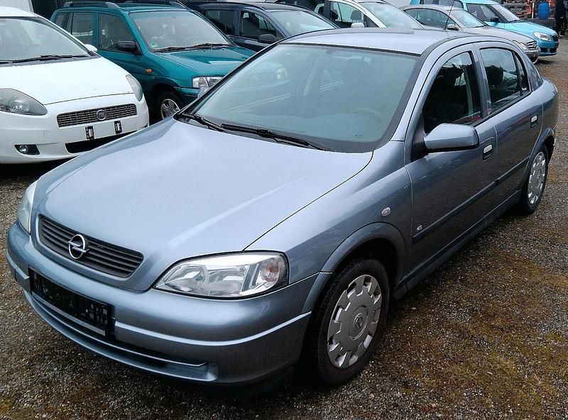 Gebraucht Opel Astra 90 PS (66 kW) 2010 Grau Kleinwagen