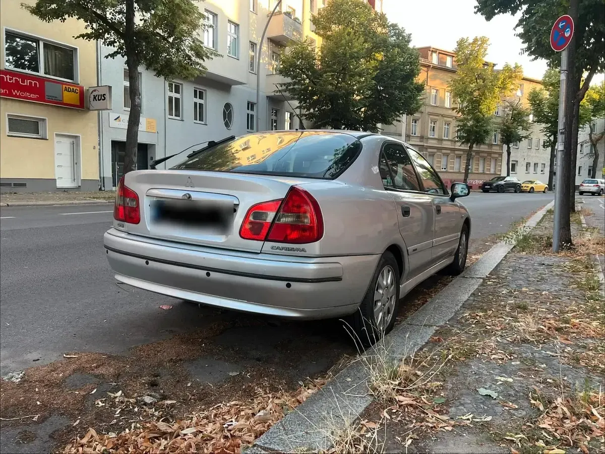 Gebraucht Mitsubishi Carisma 122 PS (89 kW) 2001 Silber Limousine