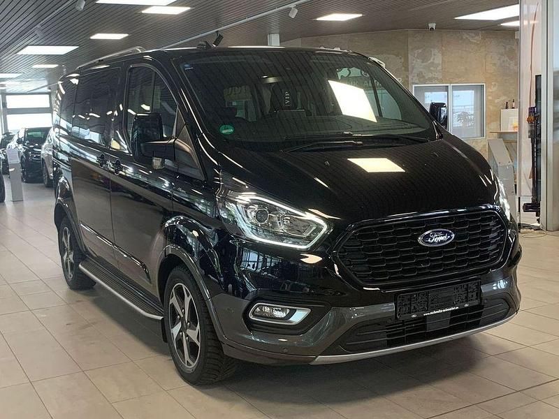 Gebraucht Ford Tourneo Active 131 PS (96 kW) 2022 Obsidianschwarz metallic Van / Kleinbus