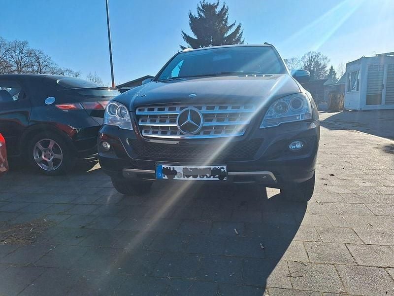 Gebraucht Mercedes ML320 224 PS (164 kW) 2008 Schwarz SUV