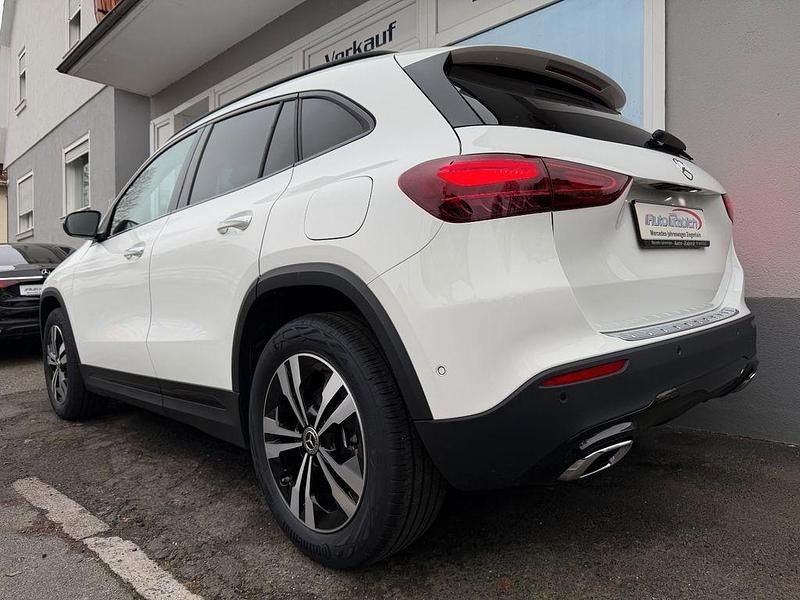 Gebraucht Mercedes GLA200 Advanced Plus 163 PS (119 kW) 2024 Weiß SUV