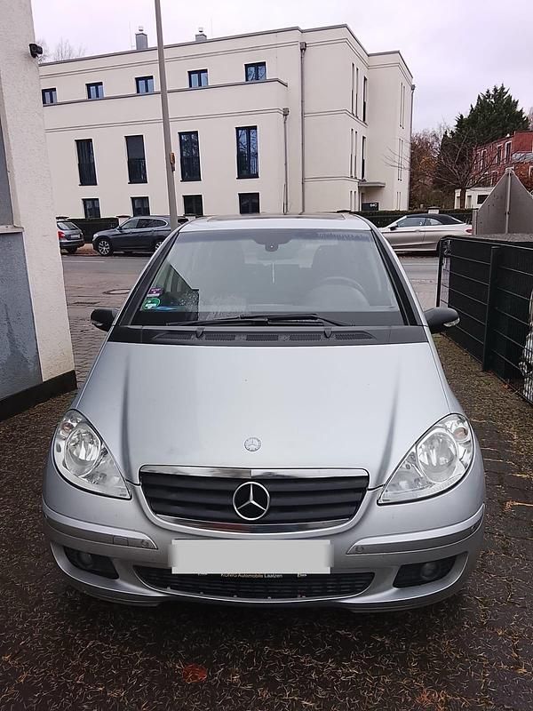 Grau Gebraucht 2006 Mercedes A180 Kleinwagen | 1.650 € (Guter Preis) - Bild 1/4